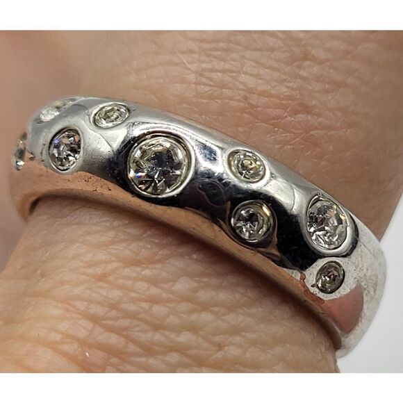 Sterling Silver Round with 9 Rhinestone Insets Ring Size 8 - Picture 1 of 6